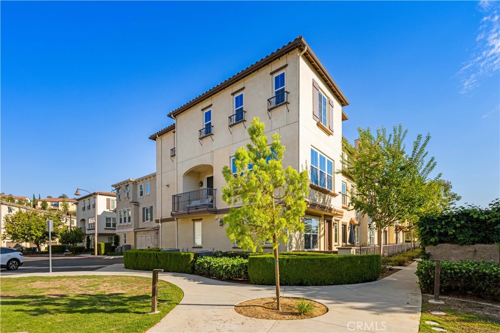 Welcome to 3101 Marigold Circle, located in the prestigious gated community of Willow Heights in Diamond Bar. Built in 2015, this modern three-story townhome offers approximately 2,010 square feet of living space, featuring 4 bedrooms and 3.5 bathrooms. The home boasts a spacious, open concept layout with abundant natural light and high ceilings, ideal for today’s lifestyle. The community is peaceful, secure, and beautifully maintained, Just minutes from Super H-Mart and Brea Mall. Situated within the award winning Walnut Valley Unified School District, the home is surrounded by top-rated
schools, including the highly acclaimed Diamond Bar High School (10/10). Whether for personal use or investment, this property offers an exceptional combination of school district, quality living, and convenient location.