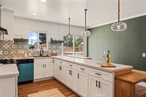 9925 Redwood Hesperia CA 92345