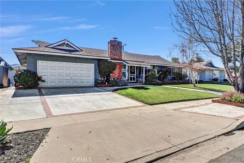 Photo of 350 E Hacienda Dr, Corona, CA 92879 (MLS # AR26047063)