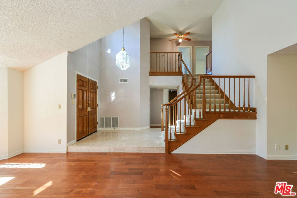 2440 Flintridge Drive