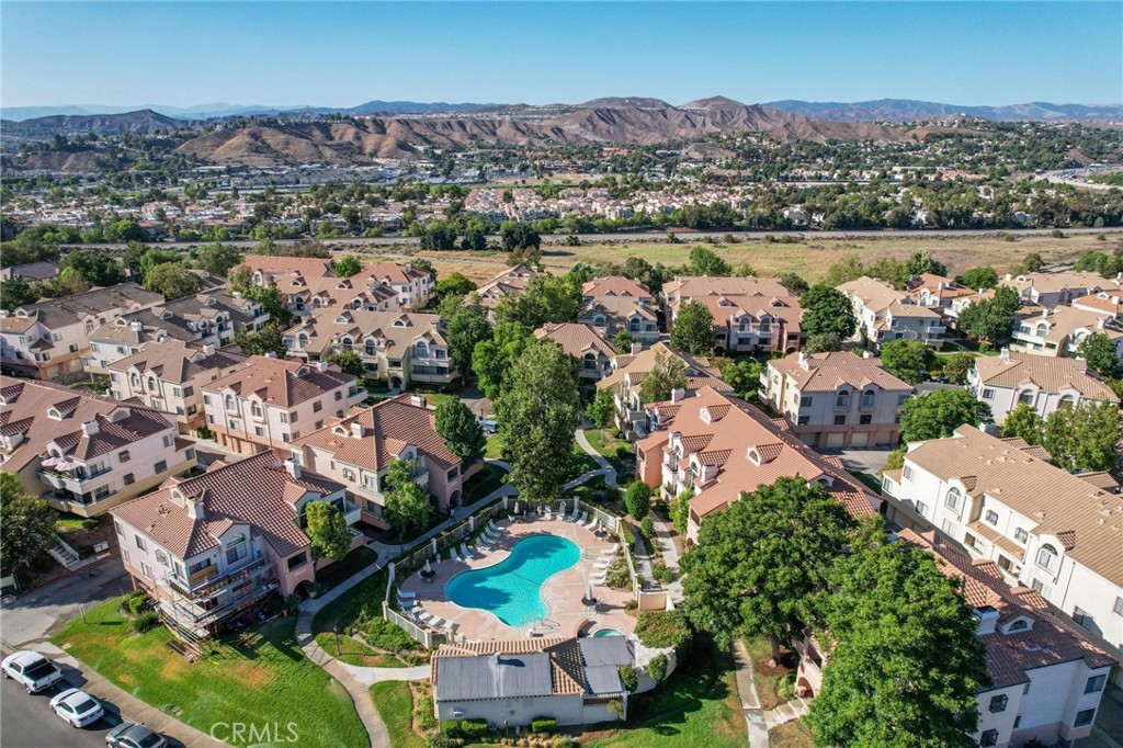 This inviting Canyon Country condo offers a great mix of comfort, function, and convenience. Inside, you’ll find a spacious open layout with a flexible loft that can be used as a home office, creative space, or reading nook. The kitchen flows into the main living and dining areas, making it easy to enjoy daily living and entertain guests.
Enjoy your own private balcony, perfect for morning coffee or evening relaxation. The primary suite includes its own bathroom for added privacy. A private garage provides secure parking and extra storage.
Located in a quiet, well-kept community, residents also have access to a shared pool and peaceful surroundings. You’re just minutes from shopping and dining at Riverview Plaza and The Plaza at Golden Valley, so errands and outings are always convenient.
Whether you’re a first-time buyer, downsizing, or investing, this low-maintenance property is a smart opportunity in a growing neighborhood with strong long-term potential.