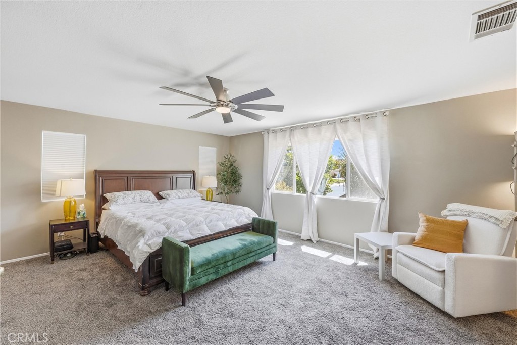 8402 Lindenhurst