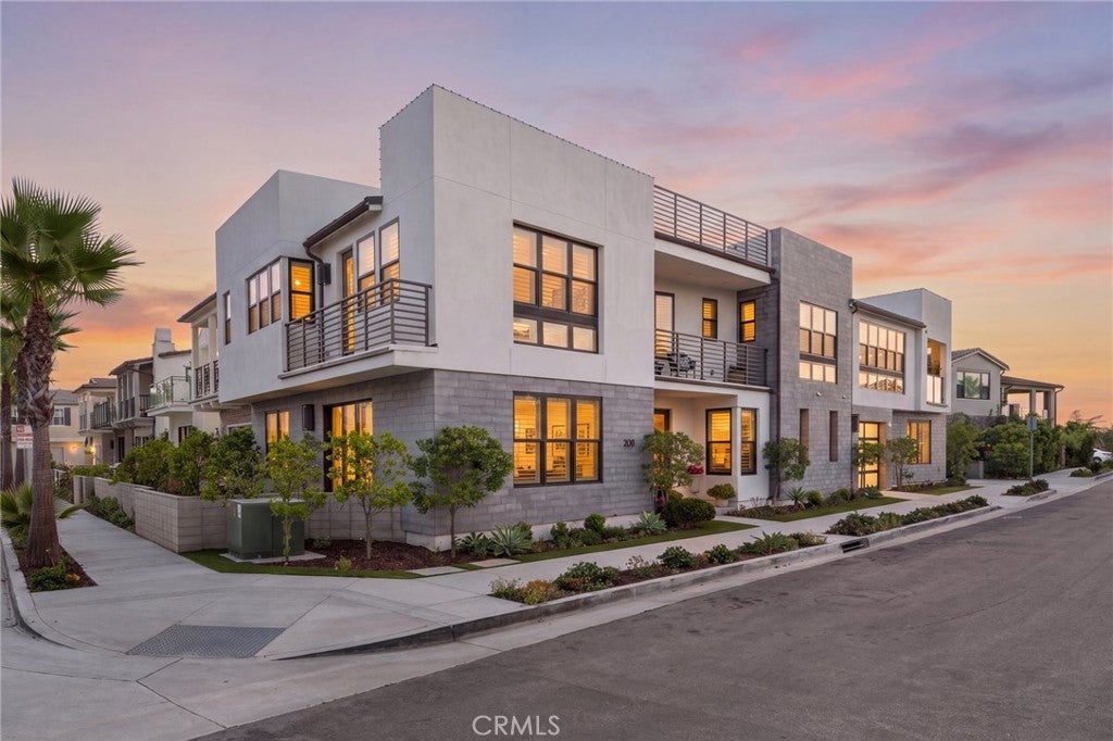 208 Ocean Place