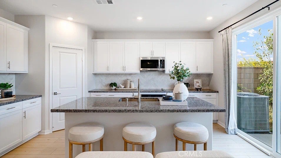 3256 Floral Paseo AVE