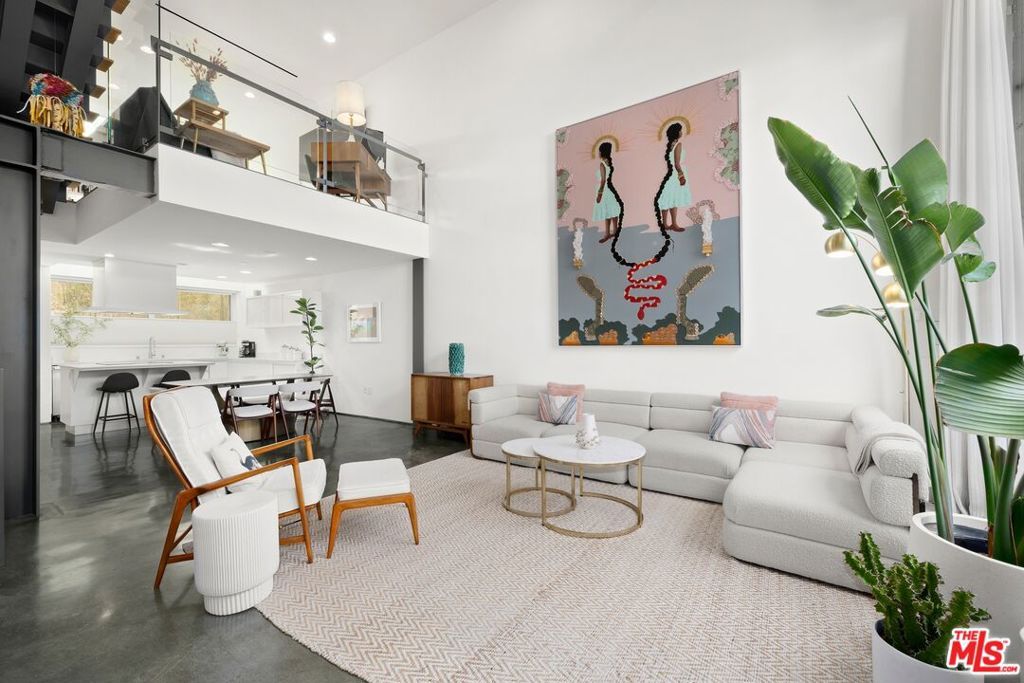 Photo of 950 N Orange Grove Avenue #2, West Hollywood, CA 90046 (MLS # 25616697)