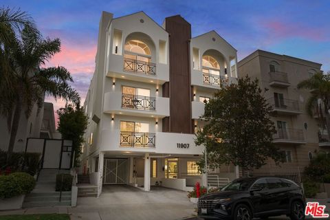 Photo of 11907 Darlington Avenue #101, Los Angeles, CA 90049 (MLS # 26834995)