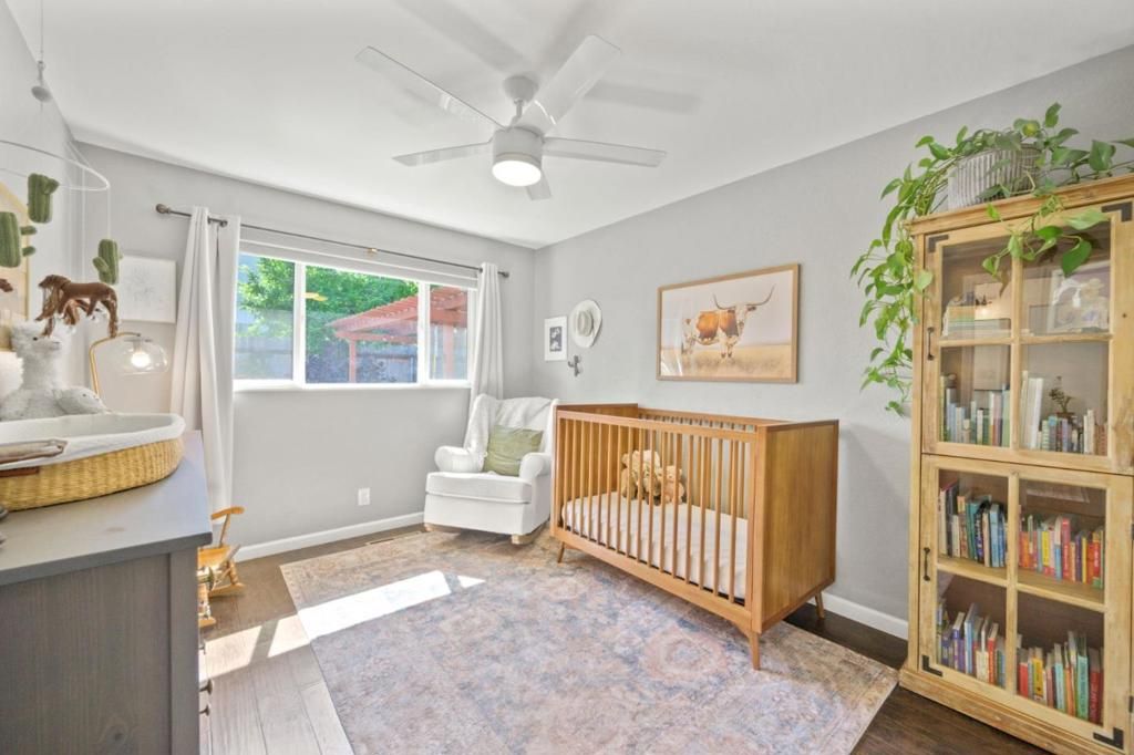 listing image 130725842308489230990