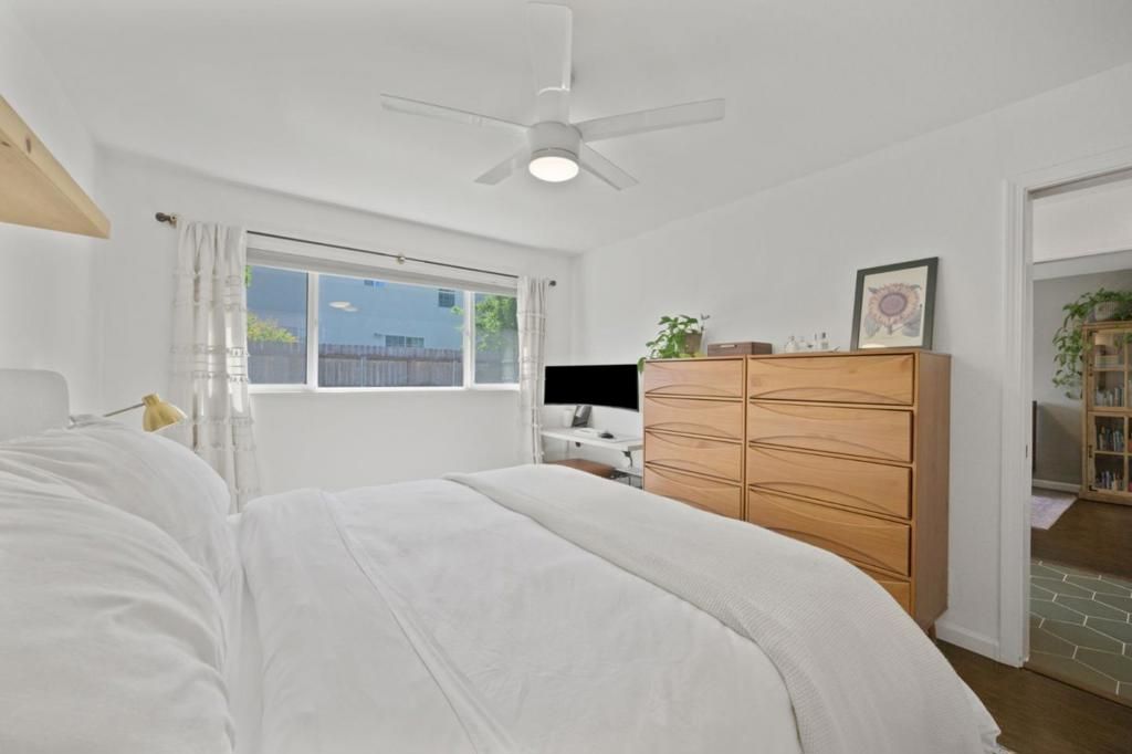 listing image 130727441451623750314