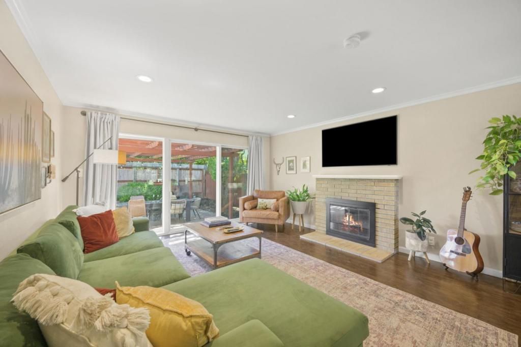 listing image 130720777974154649924