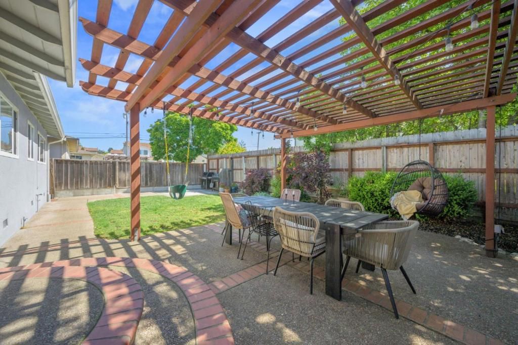 listing image 130721809674690241456