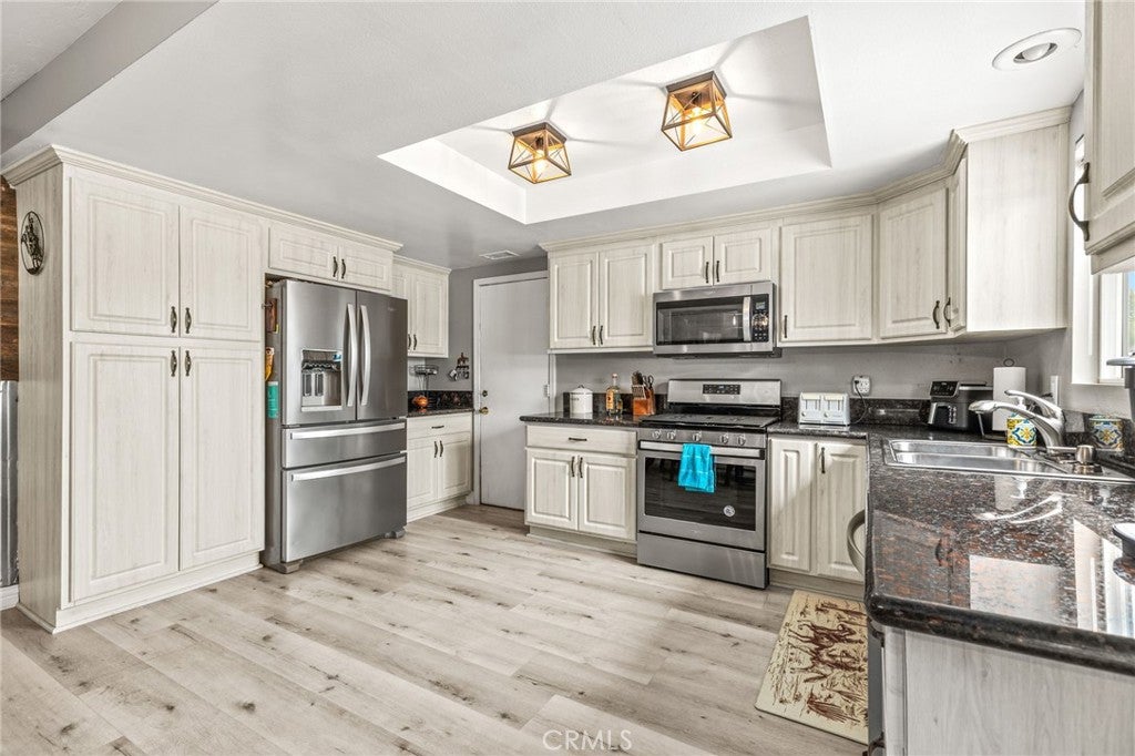 3998 Bluff