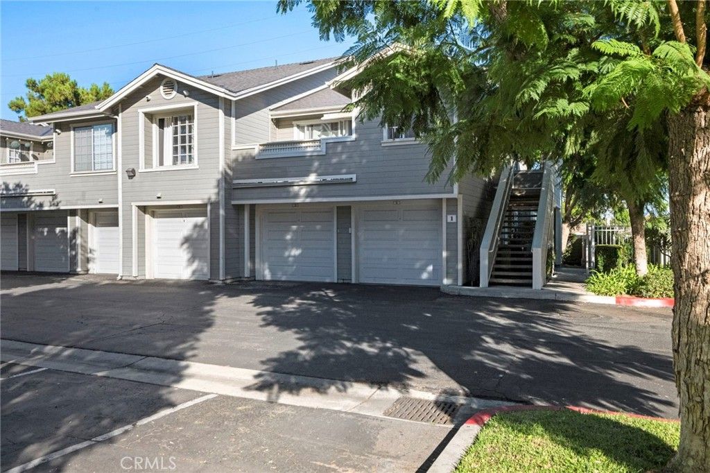 Photo of 3500 S GREENVILLE St #A5, Santa Ana, CA 92704 (MLS # OC25241521)