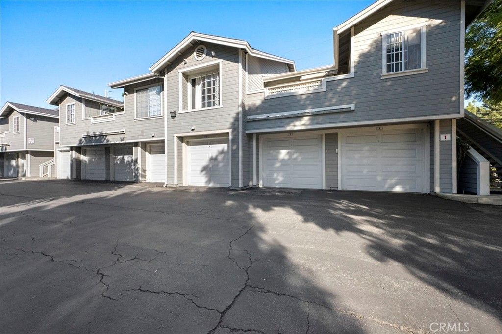 Photo of 3500 S GREENVILLE St #A5, Santa Ana, CA 92704 (MLS # OC25241521)