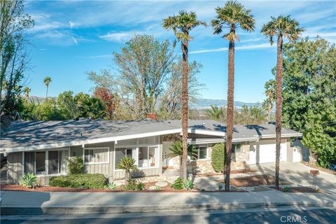 Photo of 5618 Wilhelmina Avenue, Woodland Hills, CA 91367 (MLS # SR26109202)