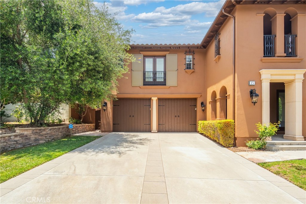 15 Basilica Place