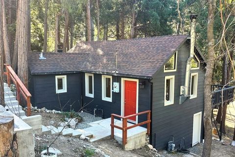 Photo of 476 Redwood, Crestline, CA 92325 (MLS # GD26027032)