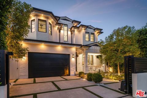 Photo of 8147 W 4TH Street, Los Angeles, CA 90048 (MLS # 26654165)