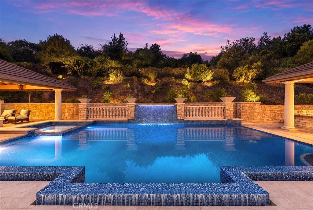 2868 Oak Knoll Dr