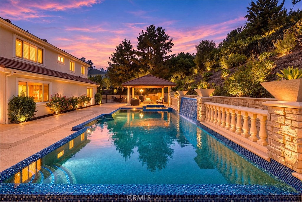 2868 Oak Knoll Dr