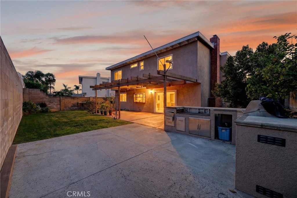 6116 E Paseo Rio Azul