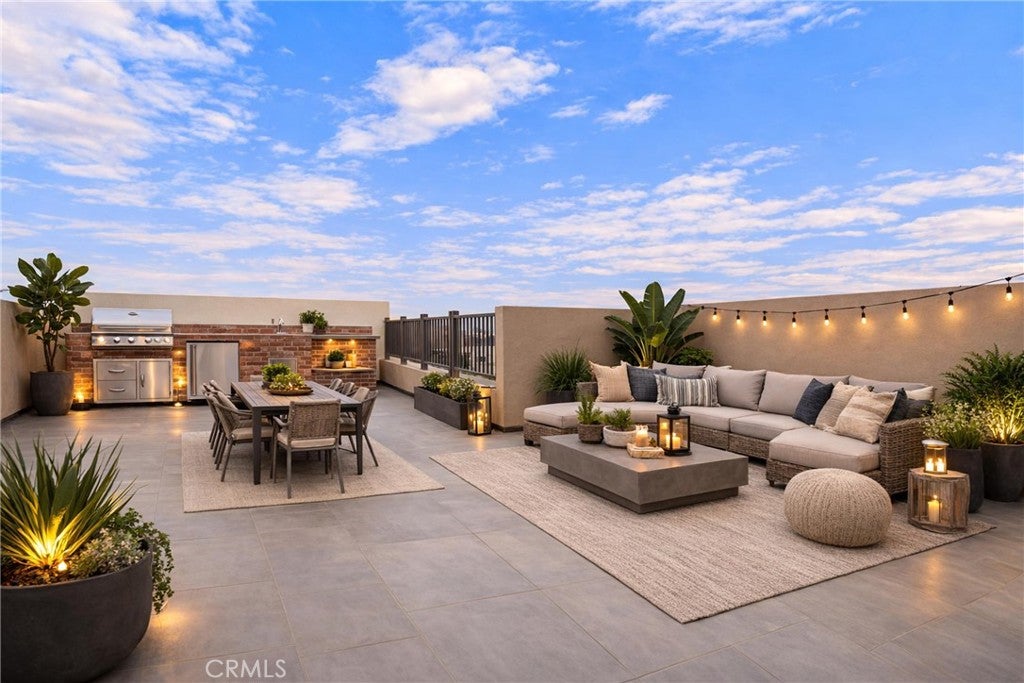 809 Brickyard Lane, Costa Mesa CA 92627