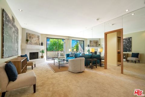 Photo of 11755 Montana Avenue #201, Los Angeles, CA 90049 (MLS # 26636501)