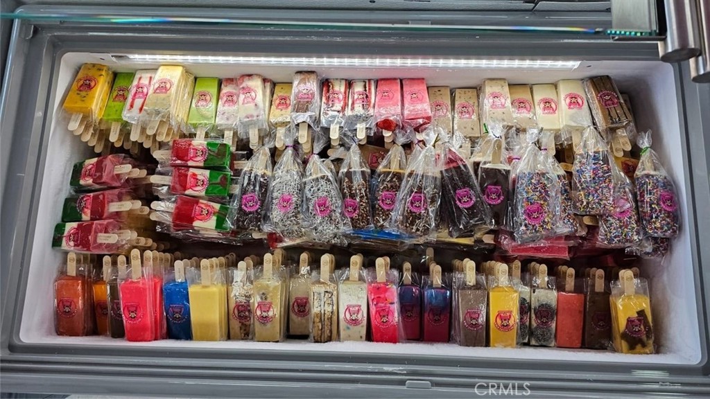 Don't let the opportunity to own a great and profitable La Michoacana store pass you by. Not all La Michoacanas are the same. This one shows pride of ownership and profit year over year. The quality is apparent through the ingredients used and the process utilized to create the perfect product. The owner is going to retire. Please call for NDA (Non-Disclosure Agreement) and we will send you all the business information and financials. This one will not last!
No deje pasar la oportunidad de tener una excelente y lucrativa tienda La Michoacana. No todas las La Michoacanas son iguales. Esta demuestra orgullo de dueño y es lucrativo año tras año. La calidad se refleja en los ingredientes y el proceso empleado para crear el producto perfecto. El propietario se jubila. Por favor, llame para obtener un acuerdo de confidencialidad y le enviaremos toda la información y los datos financieros del negocio. ¡Esta tienda no durará!