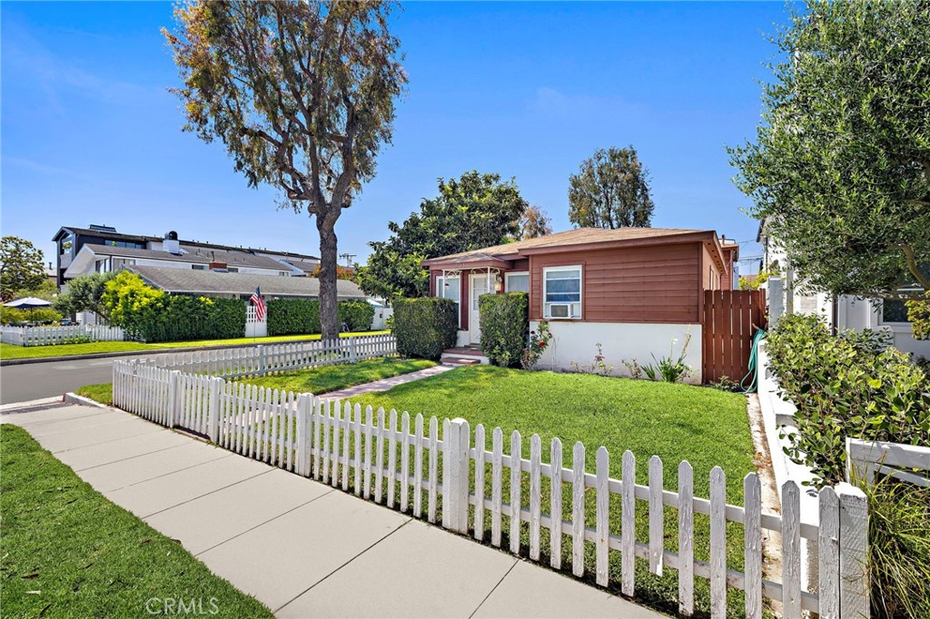 501 Poinsettia Avenue
