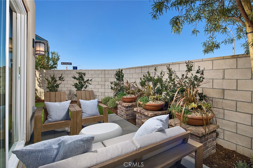 5823 Muir Way