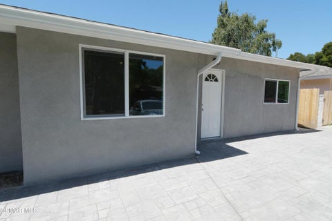 Photo of 971 Calle Nogal #B, Thousand Oaks, CA 91360 (MLS # 226004658)