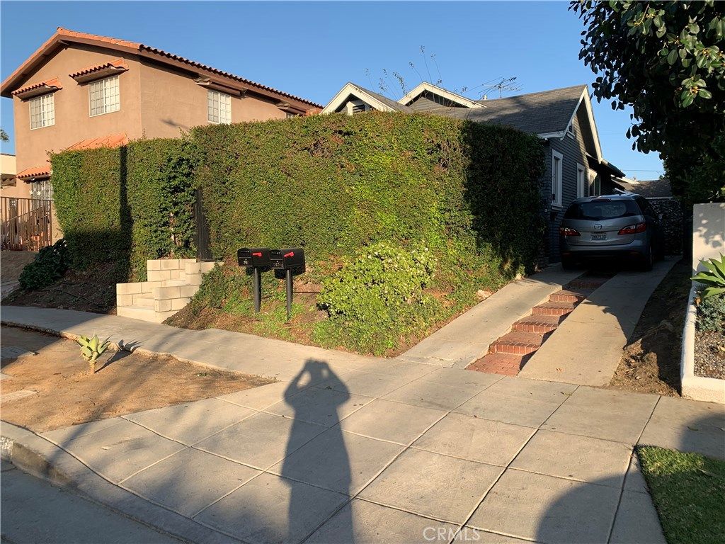 Photo of 716 N Sierra Bonita Avenue, Los Angeles, CA 90046 (MLS # WS26083143)