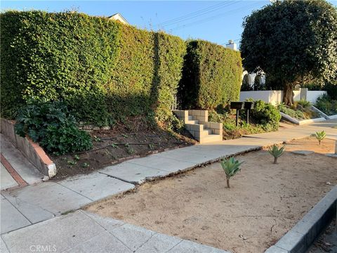 Photo of 716 N Sierra Bonita Avenue, Los Angeles, CA 90046 (MLS # WS26083143)