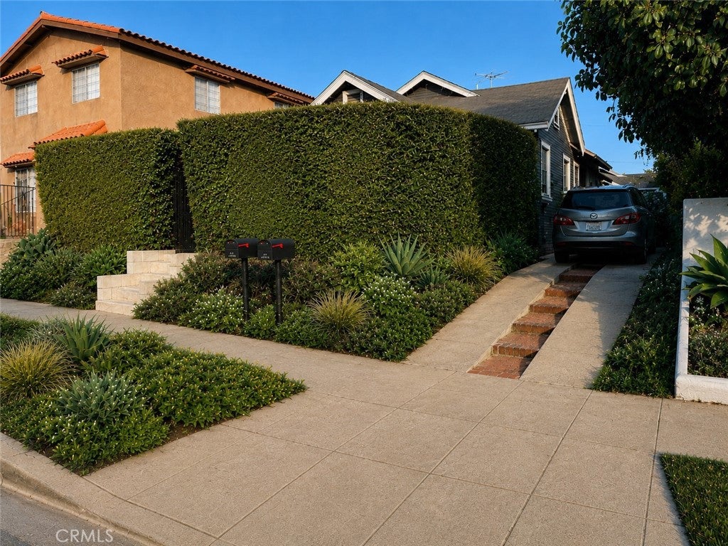 716 N Sierra Bonita Avenue