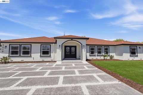 Photo of 3370 Gardella Plz, Livermore, CA 94551 (MLS # 41140070)
