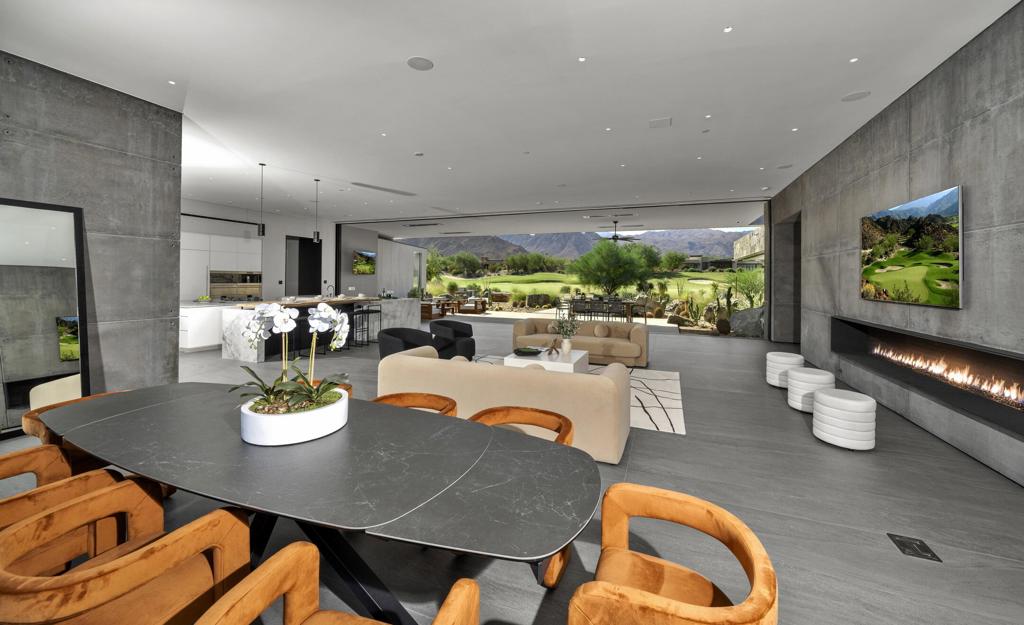 74305 Desert Oasis Trail