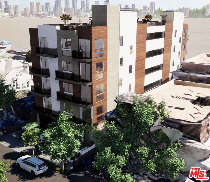 1177 W 37th Place