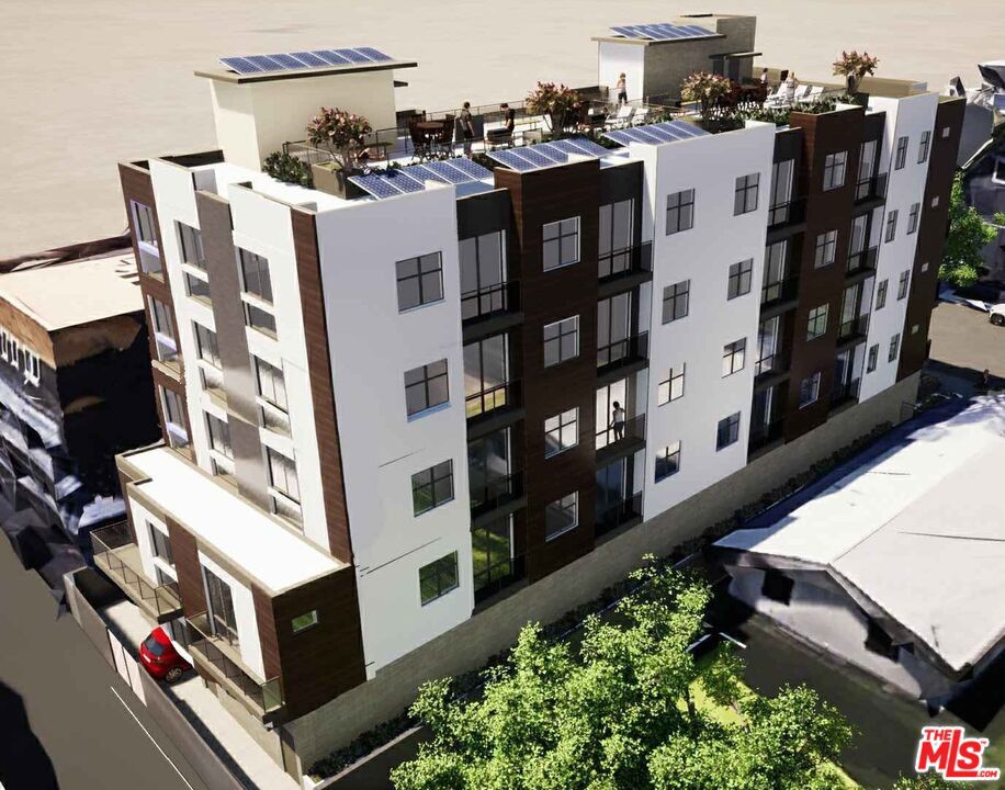 1177 W 37th Place