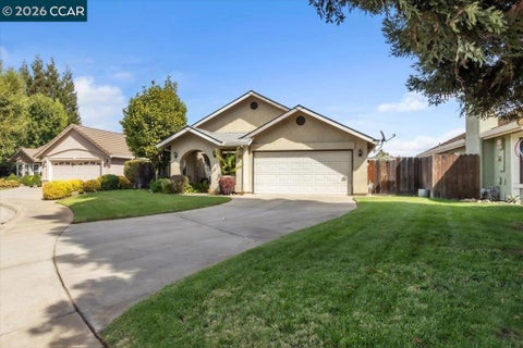 Photo of 861 Vista Verano Ct CT, Oakdale, CA 95361 (MLS # 41151443)