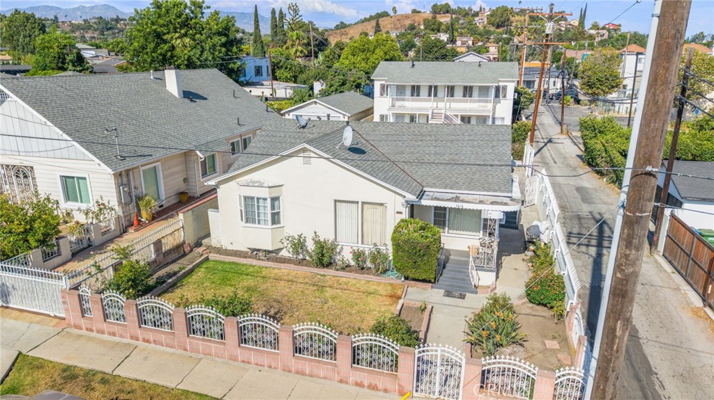 Properties 3 3814 Portola Avenue