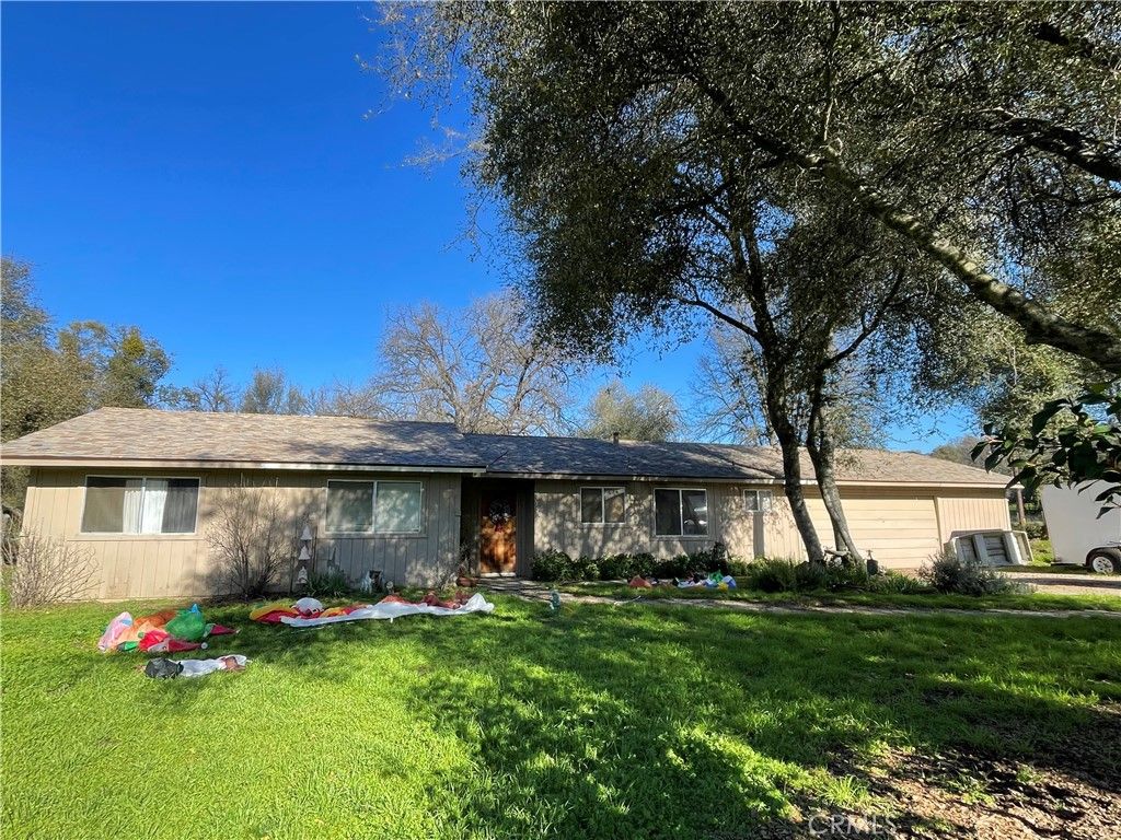 Photo of 47945 Klamath Ave, Coarsegold, CA 93614 (MLS # FR26056356)