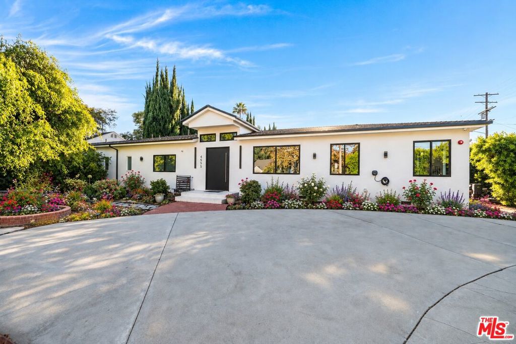 4555 Forman Avenue