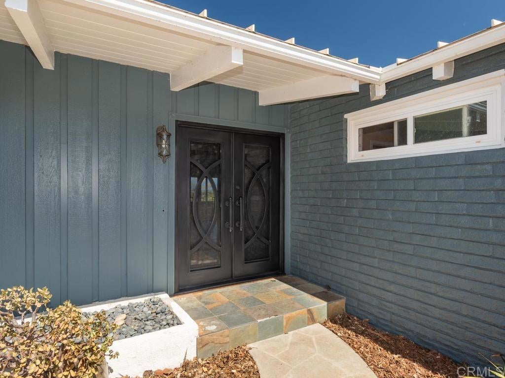 4880 San Jacinto Circle East