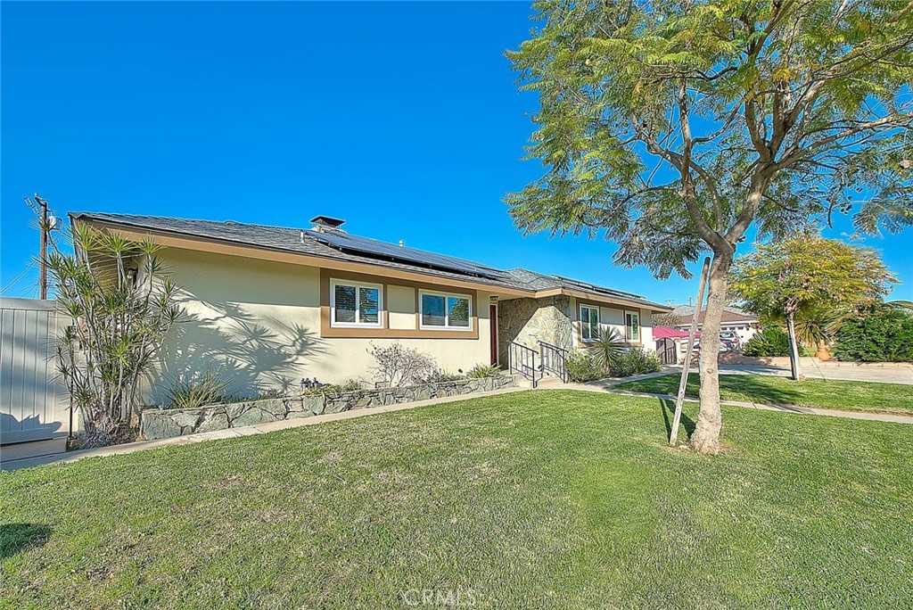 739 E Navilla