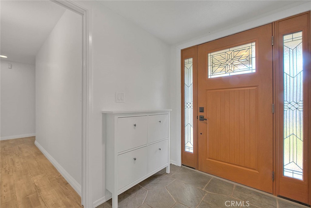 739 E Navilla