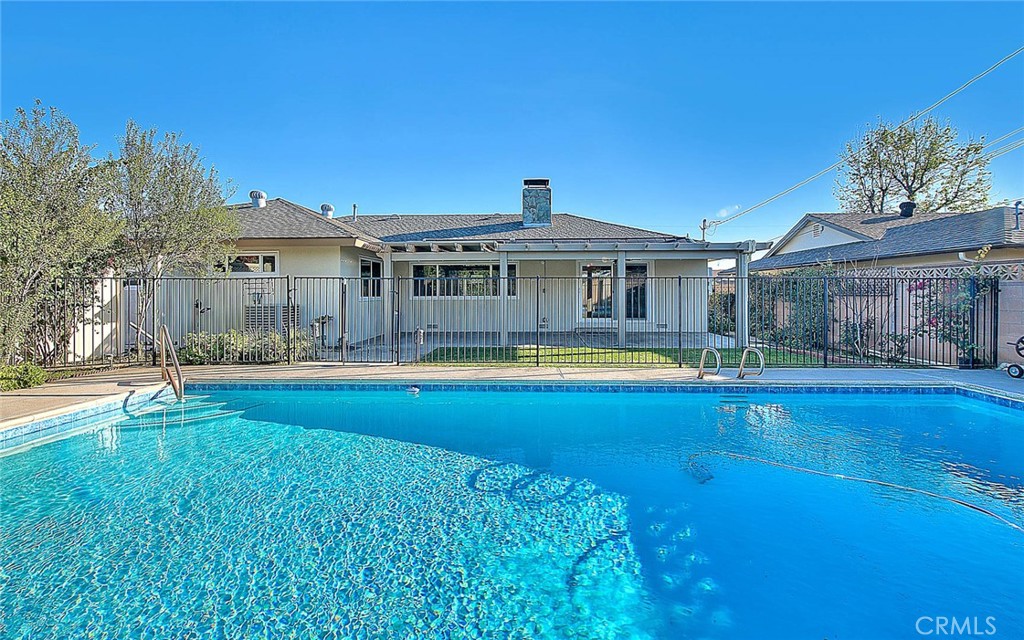 739 E Navilla