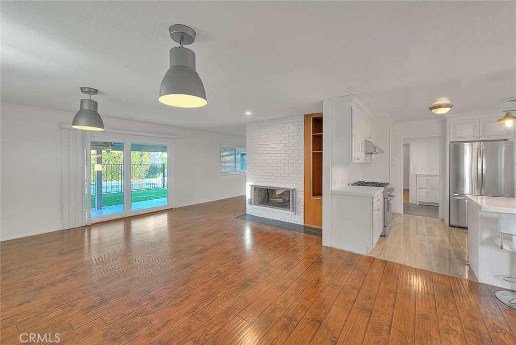 739 E Navilla