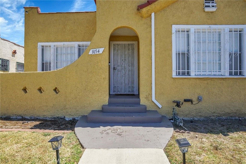 Photo of 1054 W 81st Place, Los Angeles, CA 90044 (MLS # SB25282336)