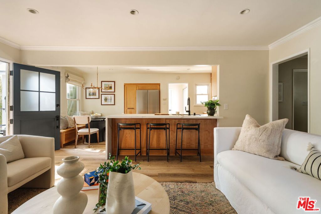 Photo of 3540 Maplewood Avenue, Los Angeles, CA 90066 (MLS # 26960873)