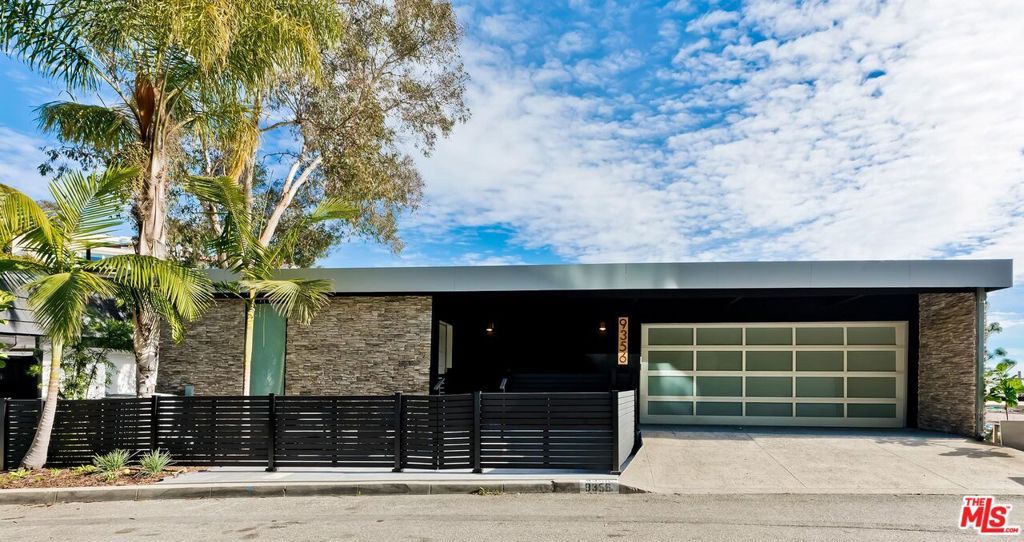 Photo of 9356 Sierra Mar Drive, Los Angeles, CA 90069 (MLS # 25589899)