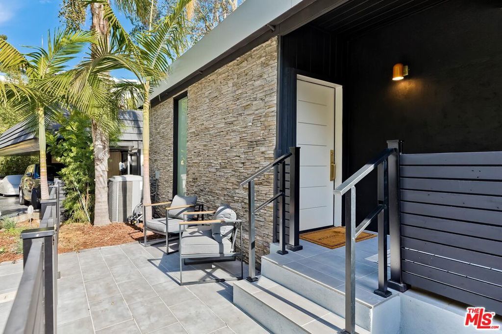Photo of 9356 Sierra Mar Drive, Los Angeles, CA 90069 (MLS # 25589899)